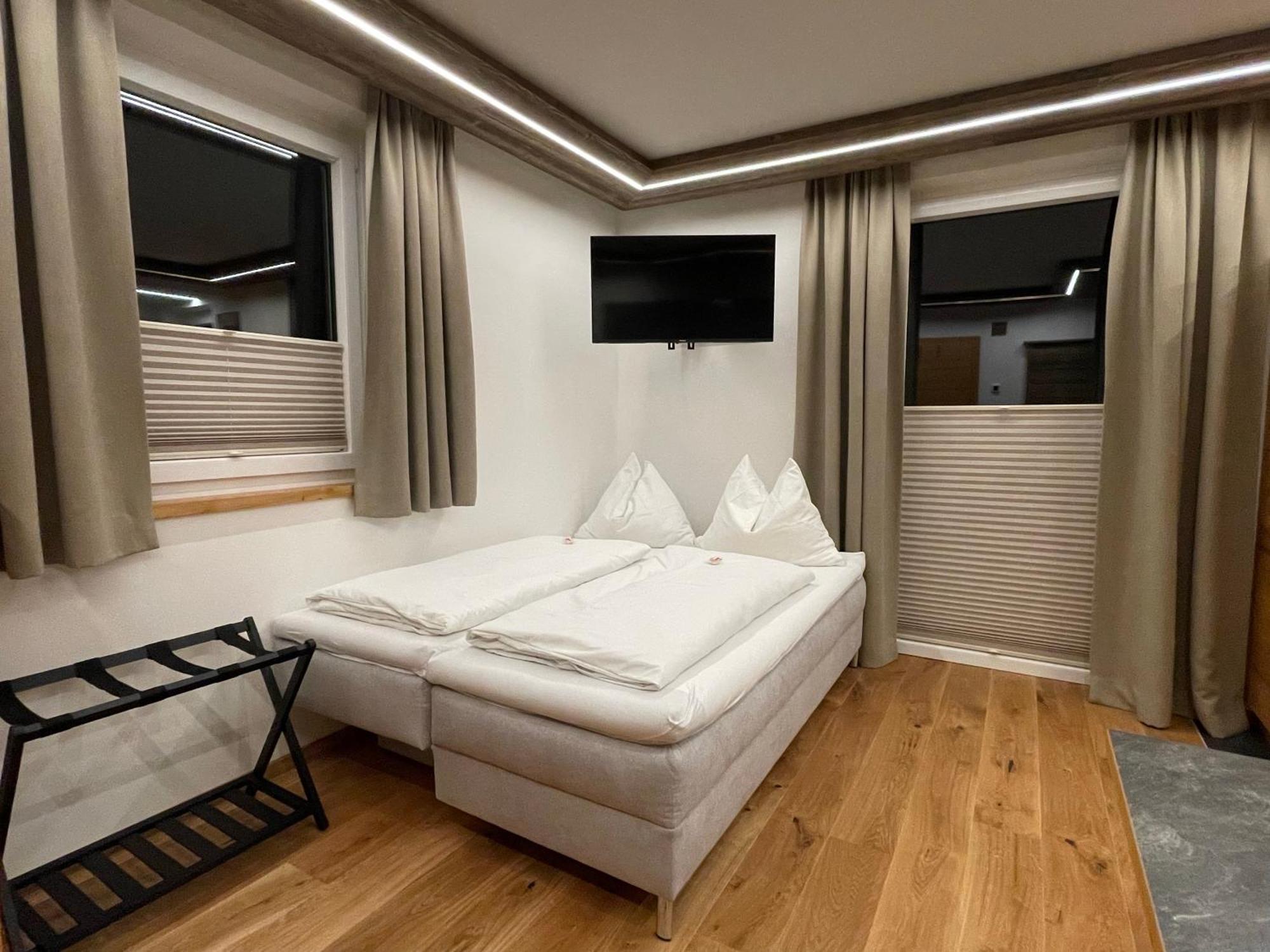Pension Und Apartment Edelweiss Хайлигенблут Экстерьер фото